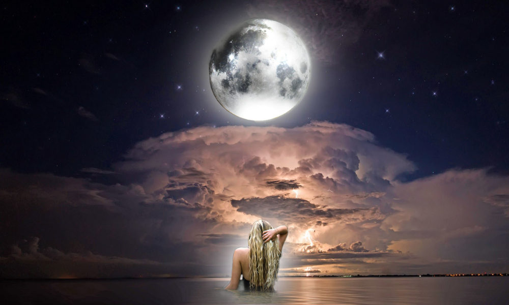 Powerful Full Moon Bath Rituals for Reconnecting With the Moon SOLANCHA
