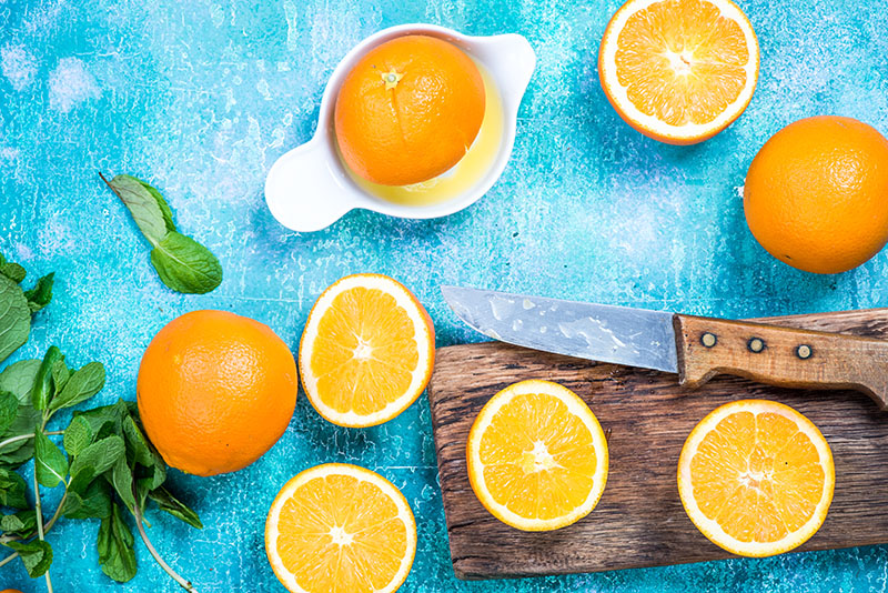juicing fresh oranges image