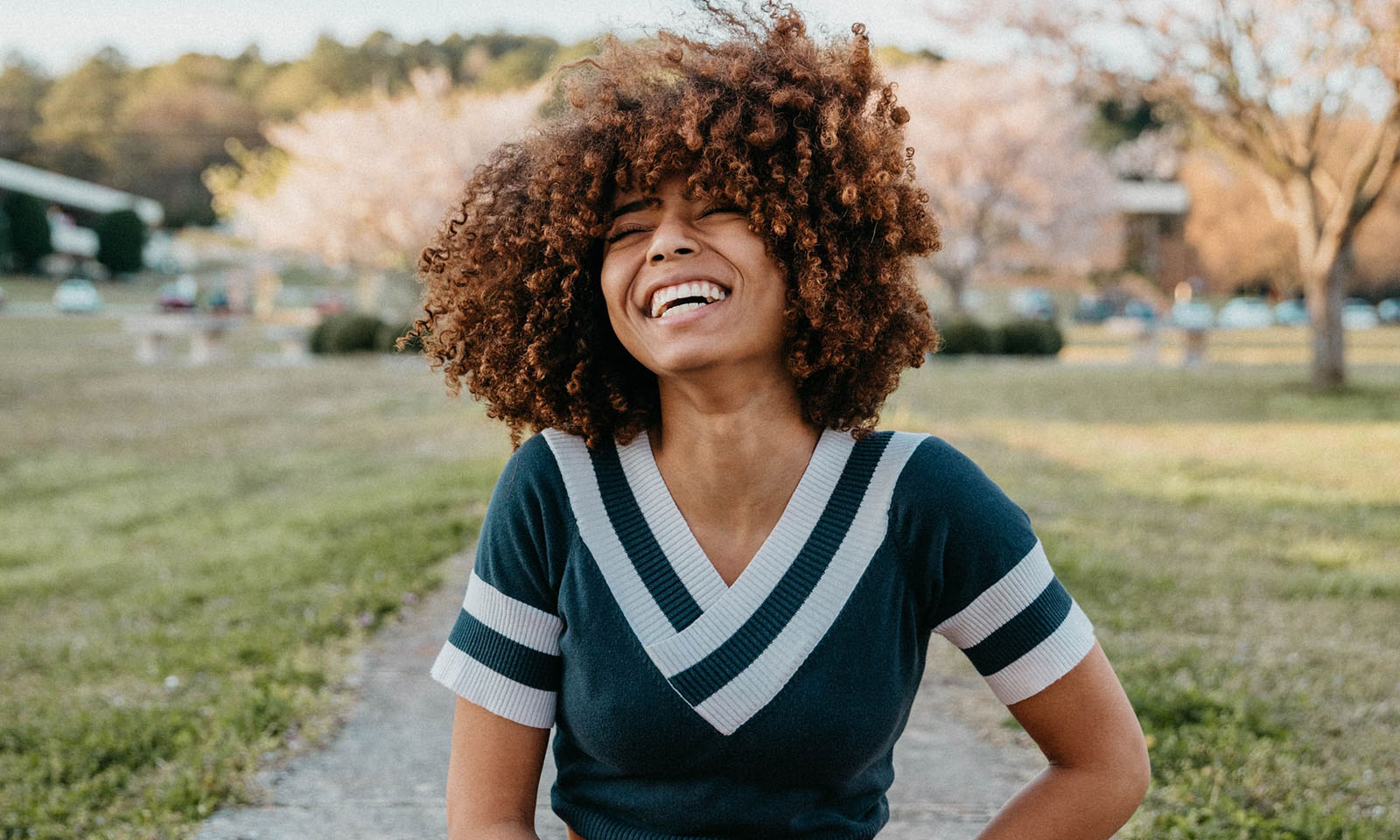 She look happy. Бразильцы кучерявые или нет. Rebecca ray.